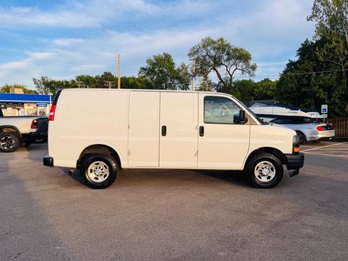 Used 2018 Chevrolet Express 3500 w/ Driver Convenience Package RWD image 5