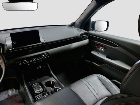 Used 2025 Honda Pilot Black Edition image 25