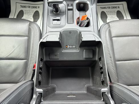 Used 2024 GMC Sierra 1500 Denali AWD/4WD image 14