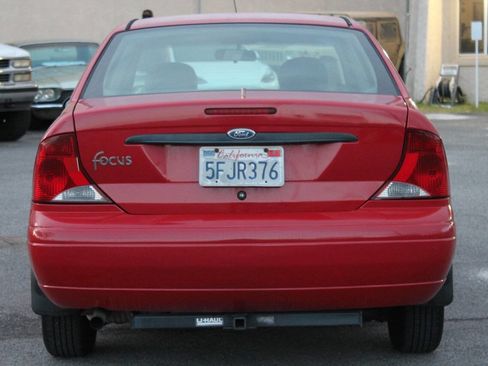 Used 2004 Ford Focus LX image 6