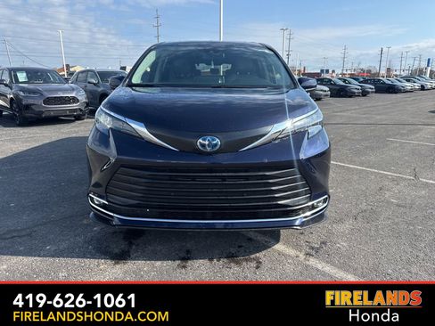 Used 2024 Toyota Sienna XLE image 8