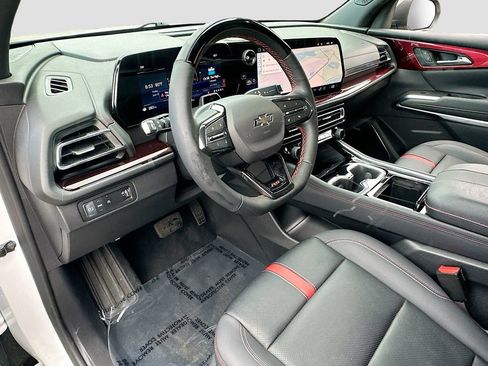 Used 2024 Chevrolet Traverse RS FWD image 9