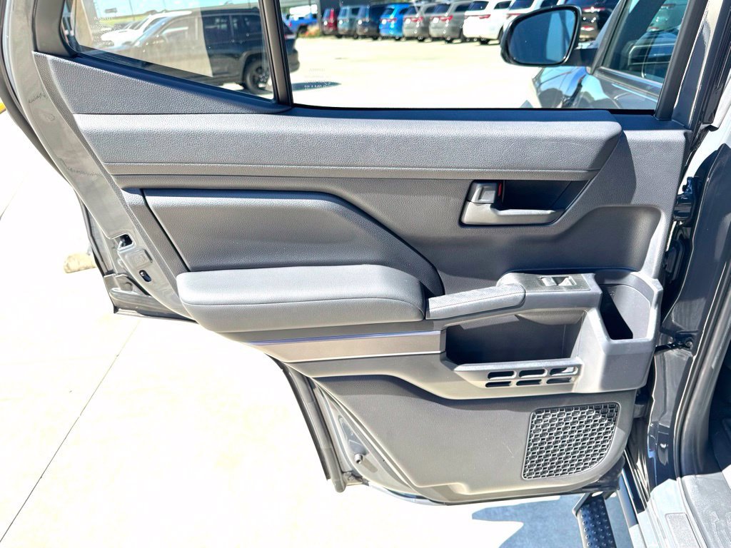 Used 2025 Toyota 4Runner SR5 AWD/4WD image 18