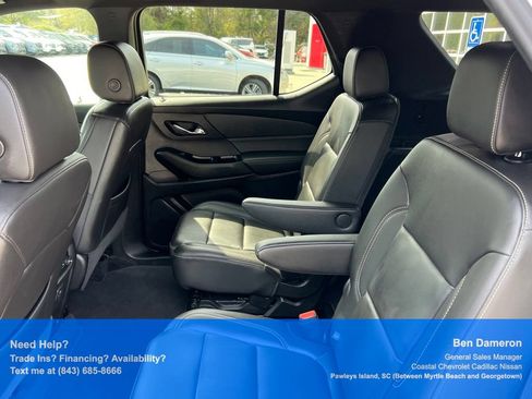 Used 2023 Chevrolet Traverse LT FWD image 16