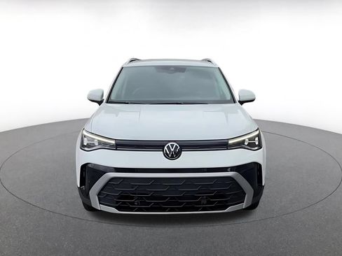 Used 2025 Volkswagen Taos SE AWD/4WD image 4