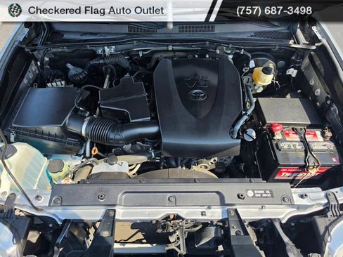 Used 2018 Toyota Tacoma SR5 RWD image 11