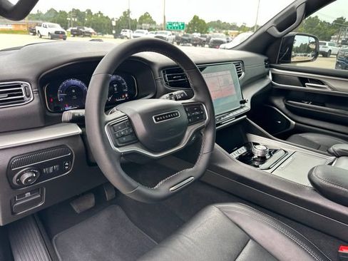 Used 2023 Jeep Wagoneer Series II RWD image 12