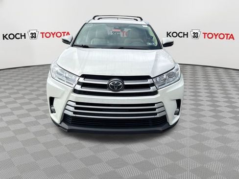 Used 2017 Toyota Highlander XLE image 2