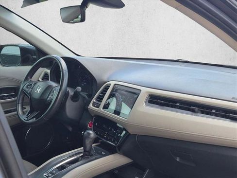 Used 2019 Honda HR-V Touring image 12