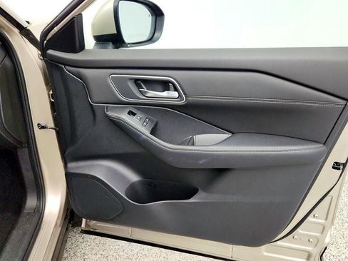 Used 2024 Nissan Rogue Platinum w/ Platinum Premium Package AWD/4WD image 27