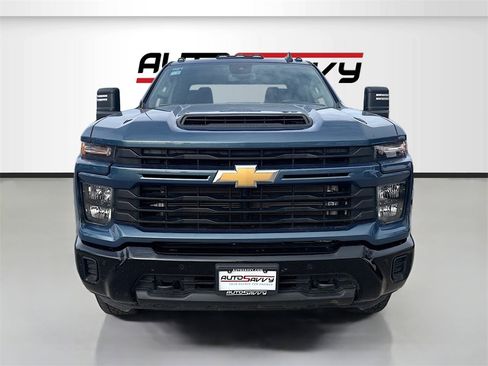 Used 2025 Chevrolet Silverado 2500 Custom w/ Custom Value Package image 2