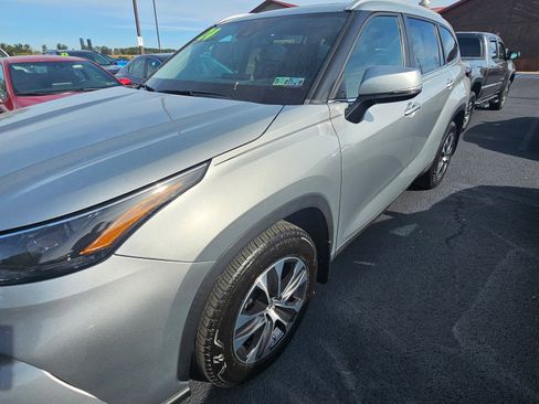 Used 2024 Toyota Highlander XLE image 1