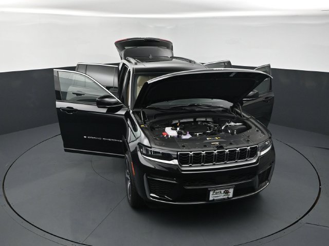 New 2026 Jeep Grand Cherokee Limited w/ Trailer Tow Package AWD/4WD image 25