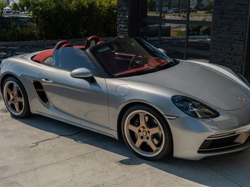 Used 2021 Porsche 718 Boxster RWD image 15