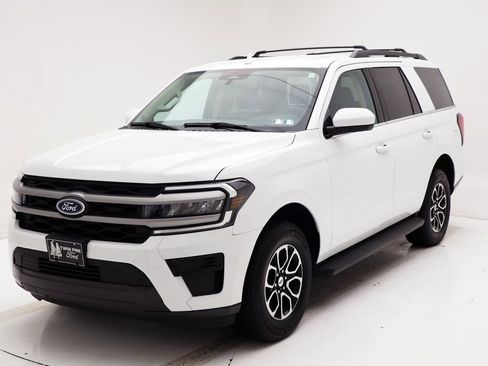 Used 2024 Ford Expedition XLT image 2