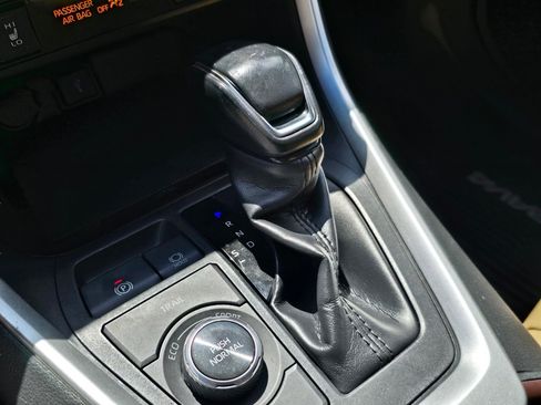 Used 2020 Toyota RAV4 Limited AWD/4WD image 16