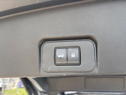 Used 2025 Nissan Rogue SV AWD/4WD image 22