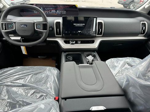 New 2026 Ford Expedition Active image 7