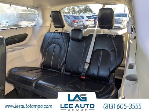 Used 2017 Chrysler Pacifica Touring-L image 14