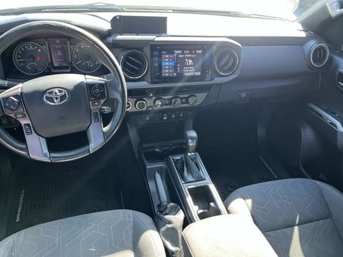 Used 2018 Toyota Tacoma TRD Sport image 13
