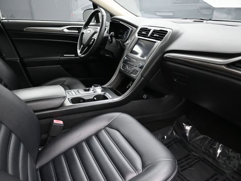 Used 2020 Ford Fusion SEL image 25