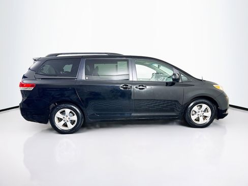 Used 2011 Toyota Sienna LE w/ Towing Pkg FWD image 10