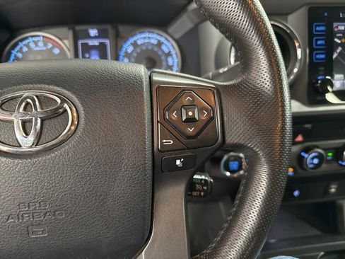 Used 2017 Toyota Tacoma TRD Off-Road image 26