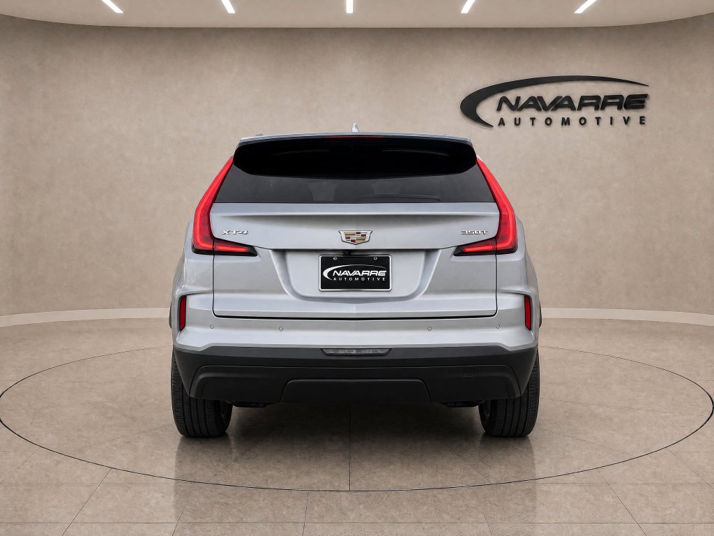 Used 2024 Cadillac XT4 Luxury w/ Cold Weather Package FWD image 6