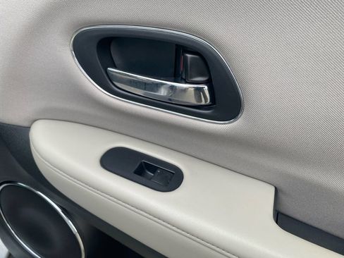 Used 2018 Honda HR-V EX image 13