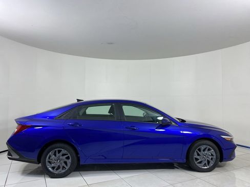 Used 2025 Hyundai Elantra Hybrid FWD image 6