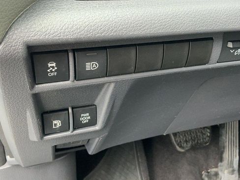 Used 2021 Toyota Sienna Limited image 24