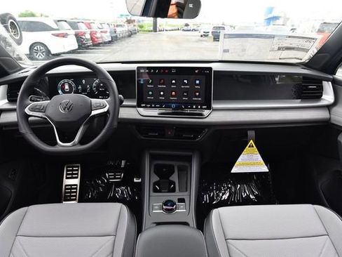 New 2026 Volkswagen Tiguan SE R-Line image 7
