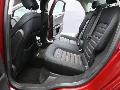 Used 2016 Ford Fusion SE image 13