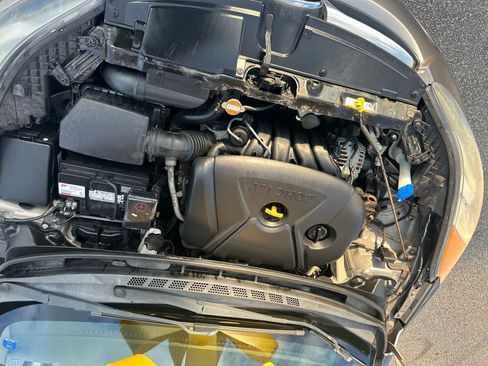 Used 2013 Hyundai Elantra GLS w/ Preferred Pkg image 26