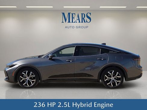 Used 2023 Toyota Crown Limited image 3