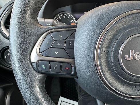 Certified 2022 Jeep Renegade Latitude w/ Convenience Group image 3