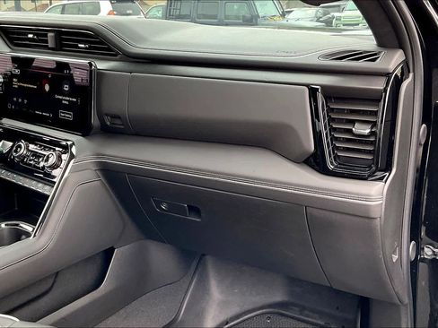 Used 2024 GMC Sierra 2500 AT4X image 18