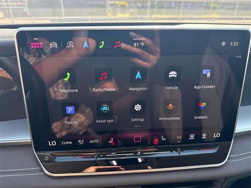 New 2025 Volkswagen Tiguan SE image 19