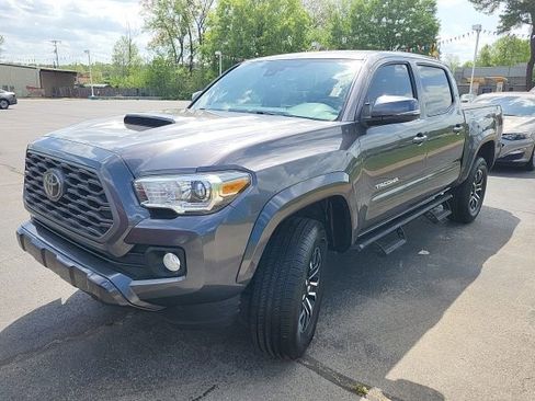 Used 2022 Toyota Tacoma TRD Sport w/ Technology Package RWD image 8