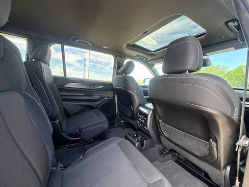 Used 2025 Jeep Grand Cherokee L Laredo w/ Luxury Tech Group I AWD/4WD image 9