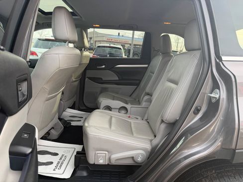 Used 2019 Toyota Highlander XLE AWD/4WD image 10