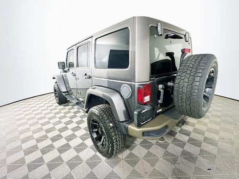 Used 2017 Jeep Wrangler Unlimited Sahara image 8