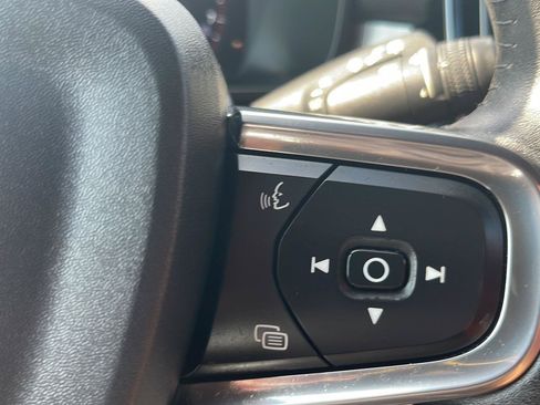 Used 2019 Volvo XC40 T5 Momentum AWD/4WD image 29