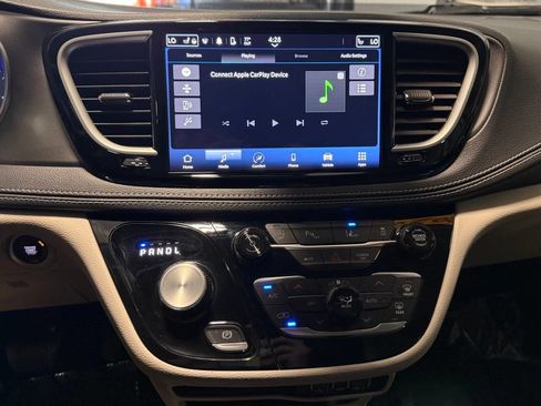 Used 2024 Chrysler Pacifica Touring-L AWD/4WD image 14