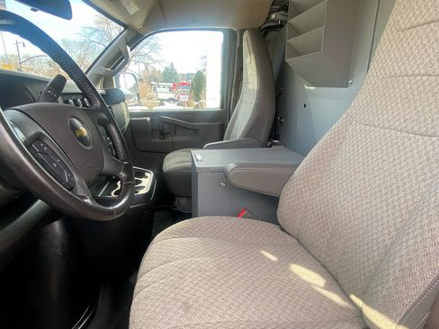 Used 2022 Chevrolet Express 3500 RWD 3500 135 w/ Driver Convenience Package image 19