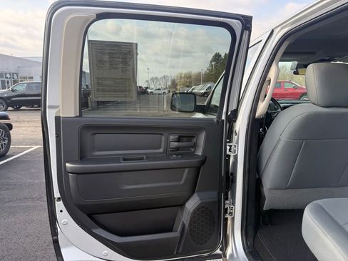 Used 2017 RAM 1500 Express AWD/4WD image 34