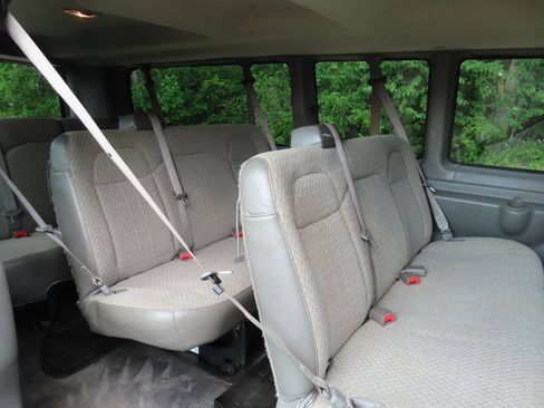 Used 2017 Chevrolet Express 3500 LT w/ LT Preferred Equipment Group RWD image 16