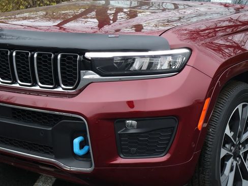 Used 2024 Jeep Grand Cherokee Overland image 3