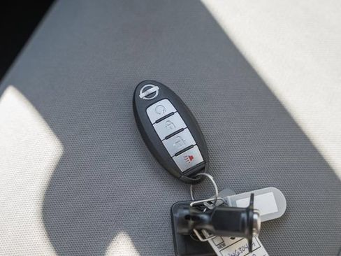 Used 2022 Nissan Frontier SV AWD/4WD image 50