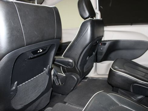 Used 2022 Chrysler Pacifica Limited FWD image 27